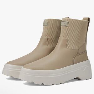 New (FLAW) Hunter Explorer Chelsea Boots. Size 8